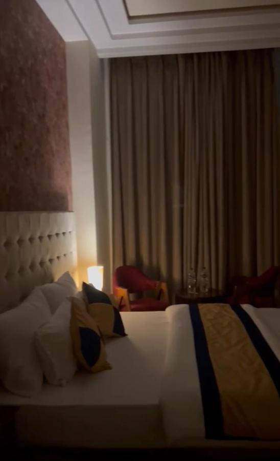 Appartement Luxury Penthouse With Taj Mahal View à Agra  Extérieur photo